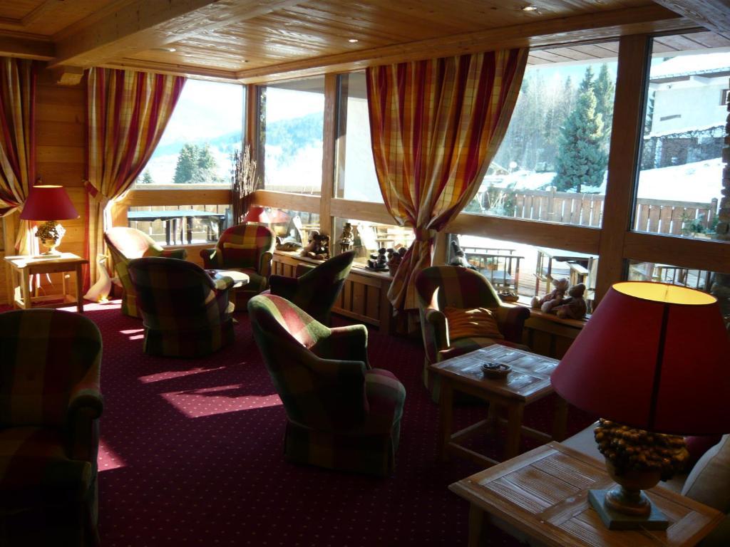 Aux Ducs De Savoie Hotel กงบลู ภายนอก รูปภาพ