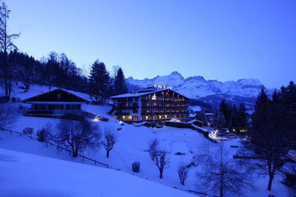 Aux Ducs De Savoie Hotel กงบลู ภายนอก รูปภาพ